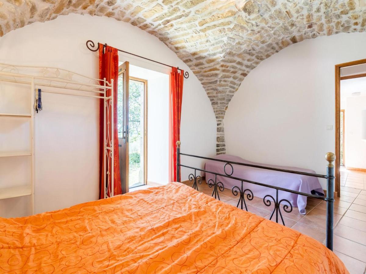 Classy Holiday Home In Les Vans With Pool Chambonas エクステリア 写真