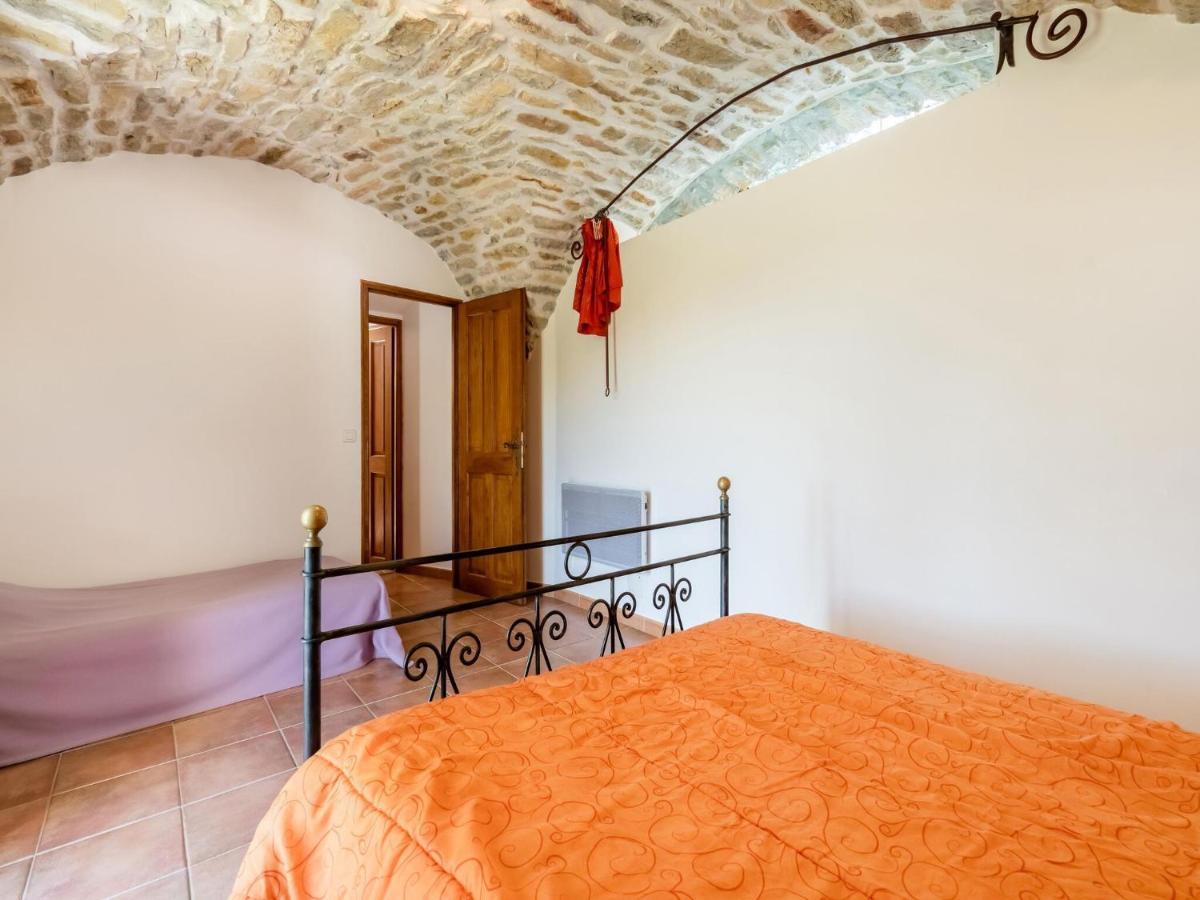Classy Holiday Home In Les Vans With Pool Chambonas エクステリア 写真