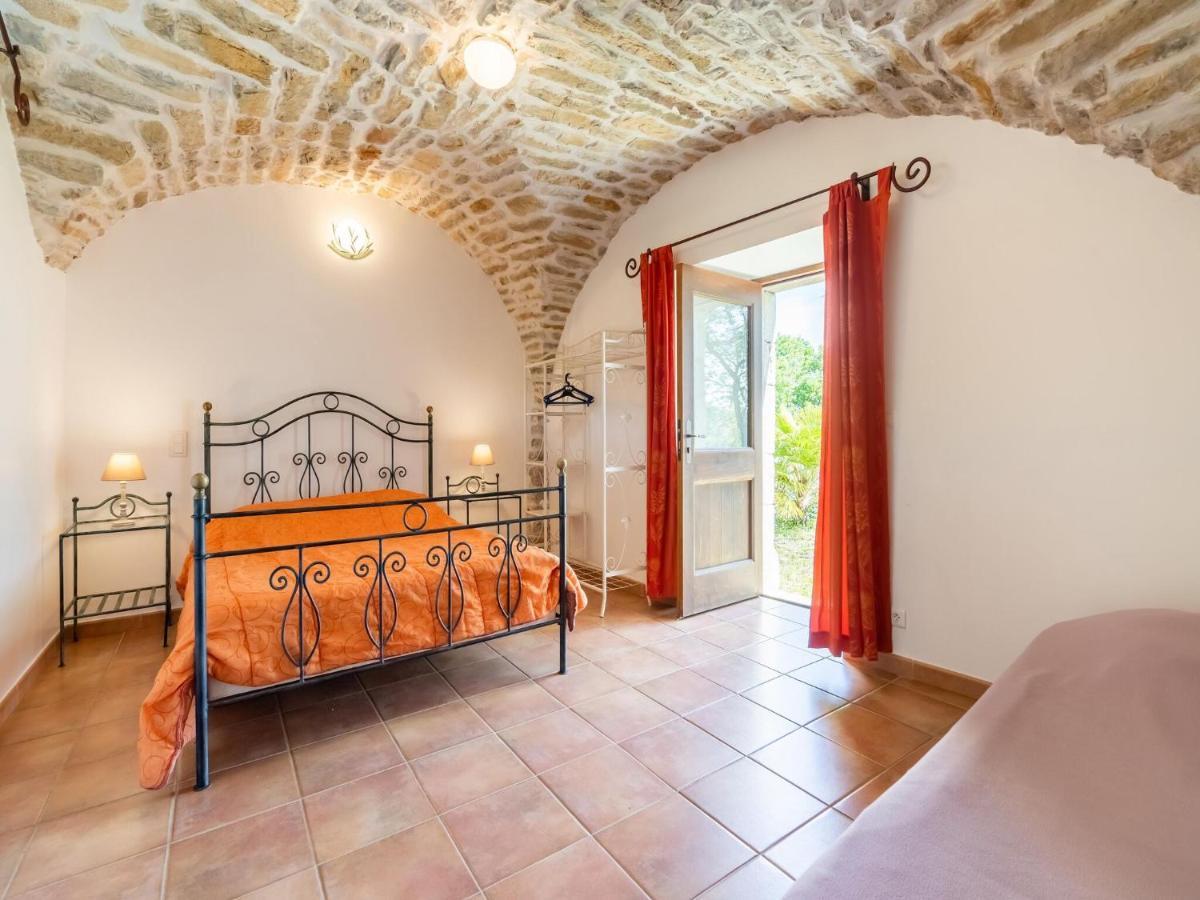 Classy Holiday Home In Les Vans With Pool Chambonas エクステリア 写真