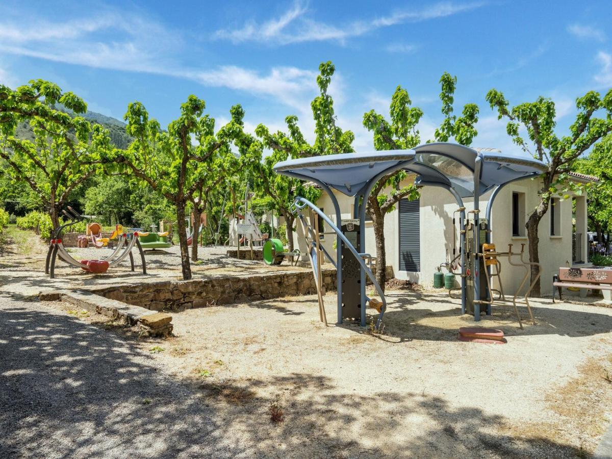 Classy Holiday Home In Les Vans With Pool Chambonas エクステリア 写真