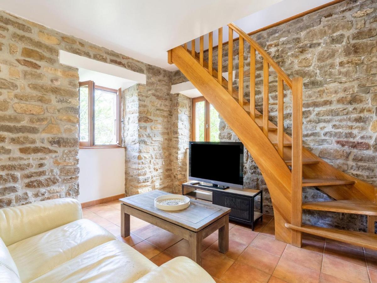 Classy Holiday Home In Les Vans With Pool Chambonas エクステリア 写真