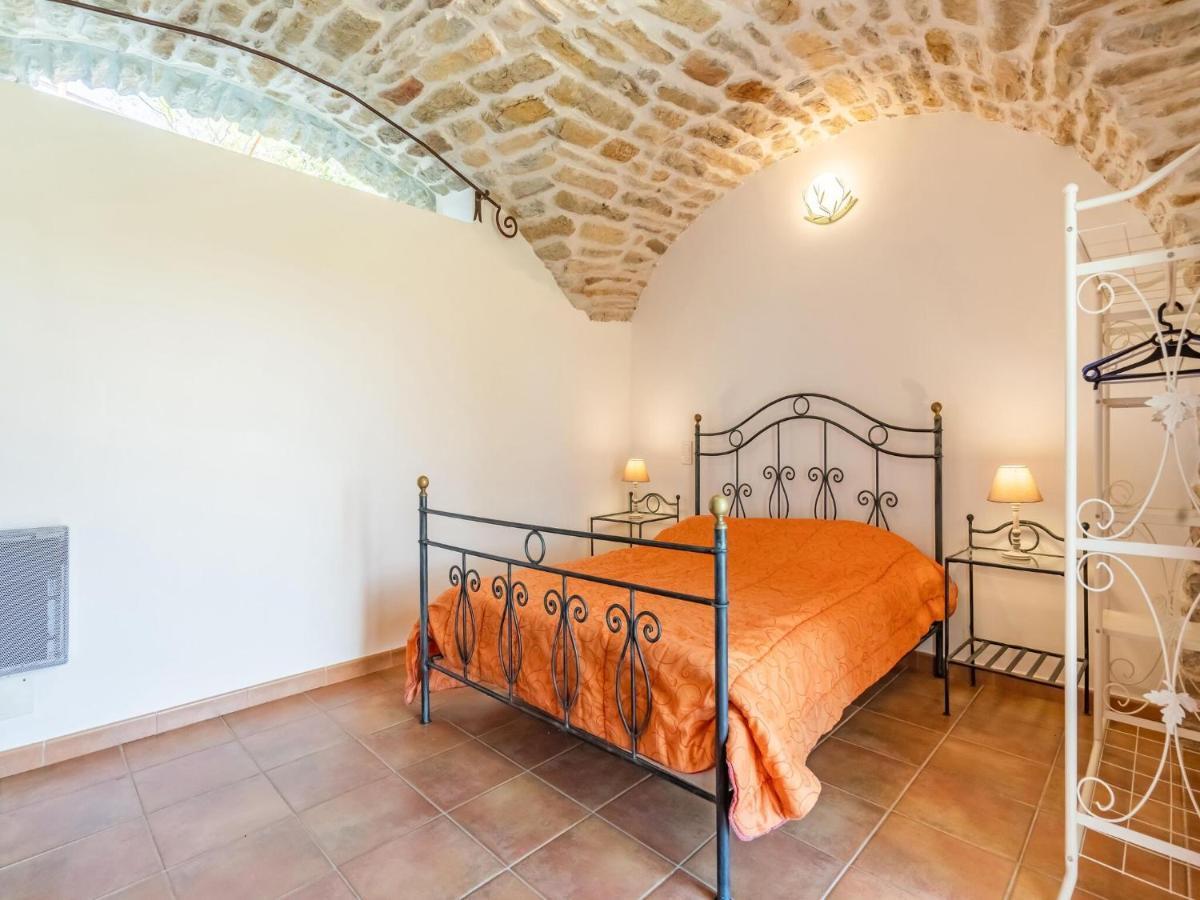 Classy Holiday Home In Les Vans With Pool Chambonas エクステリア 写真