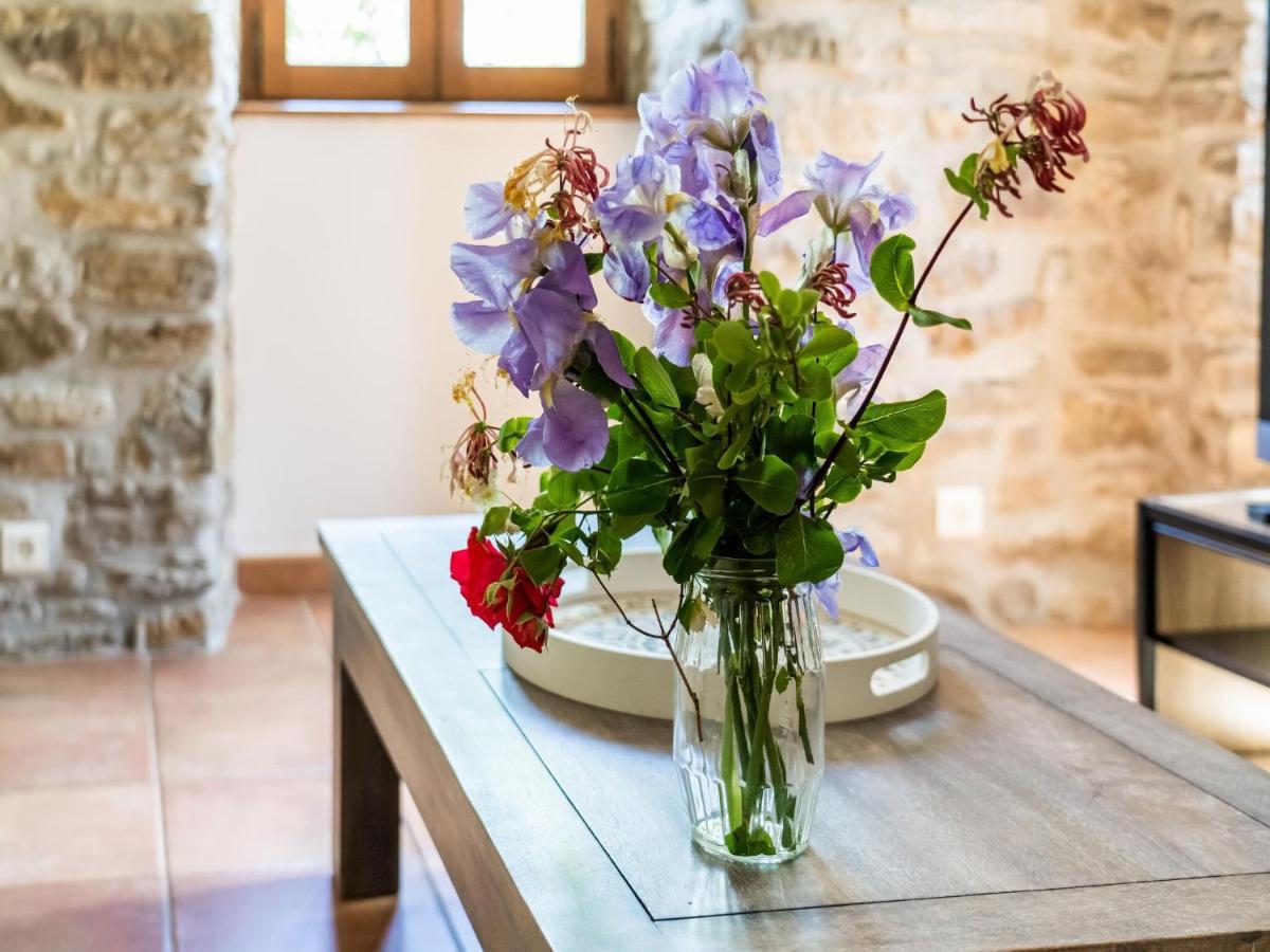 Classy Holiday Home In Les Vans With Pool Chambonas エクステリア 写真